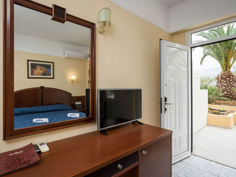 Vantaris Garden & Corner