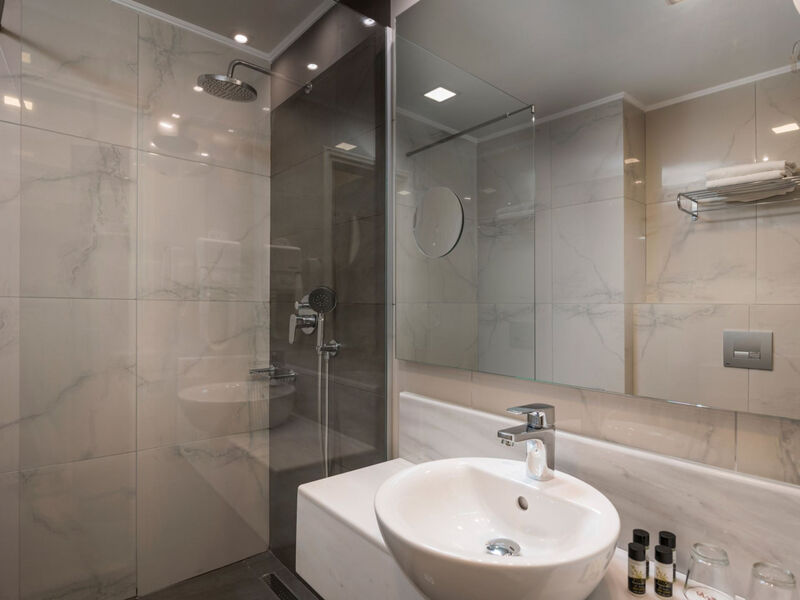 Vantaris Garden & Corner