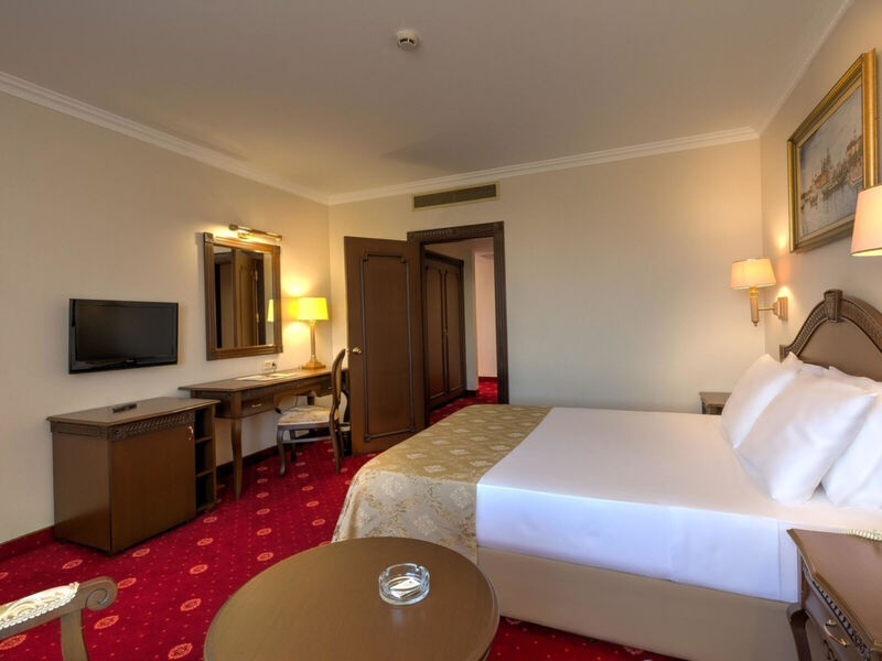 Venezia Palace Deluxe Resort