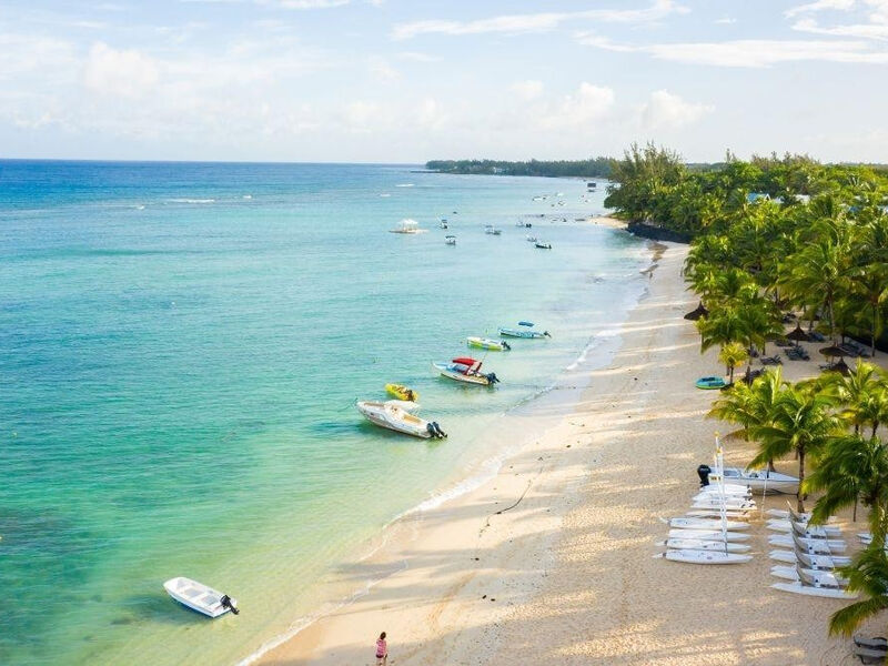Victoria Beachcomber Resort & Spa
