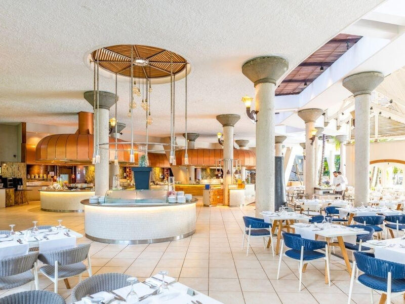 Victoria Beachcomber Resort & Spa