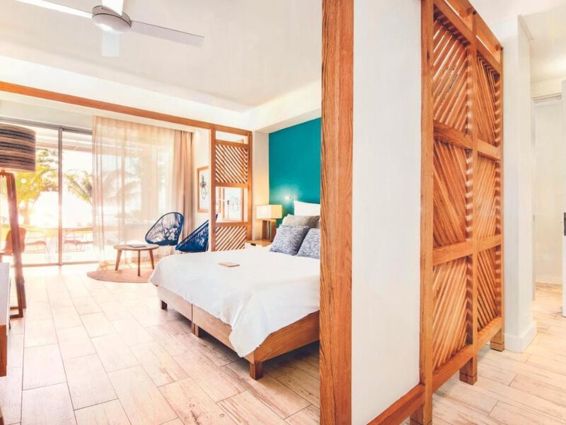 Victoria Beachcomber Resort & Spa