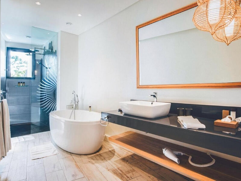 Victoria Beachcomber Resort & Spa