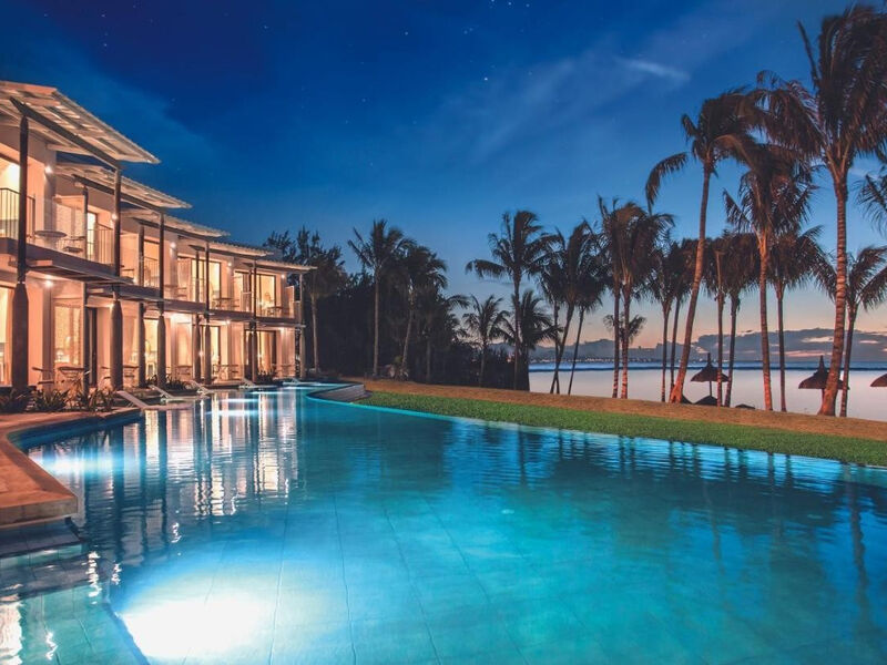 Victoria Beachcomber Resort & Spa