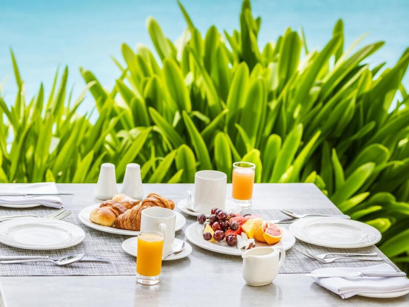 Victoria Beachcomber Resort & Spa