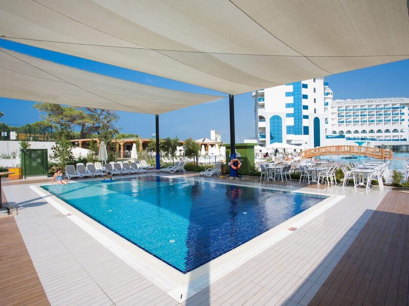 Water Side Resort & Spa