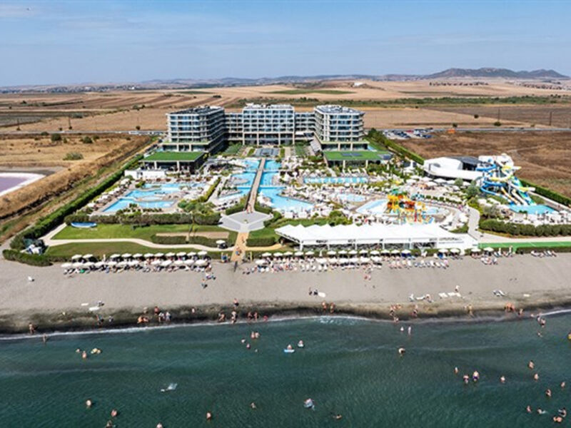 Wave Resort