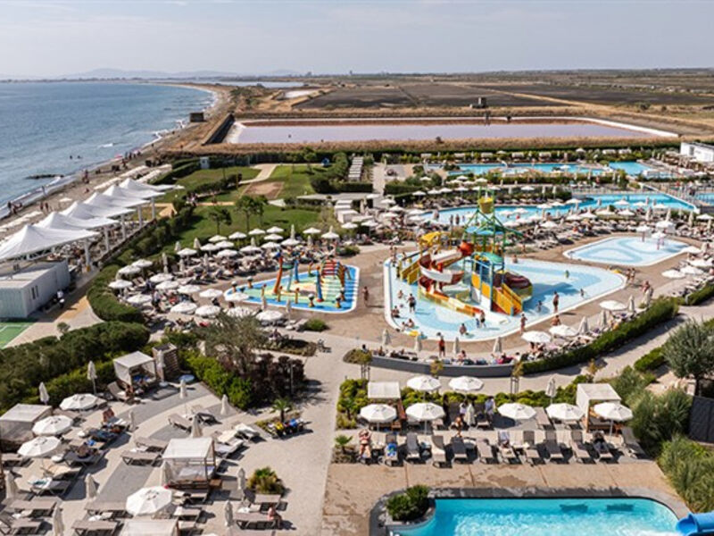 Wave Resort