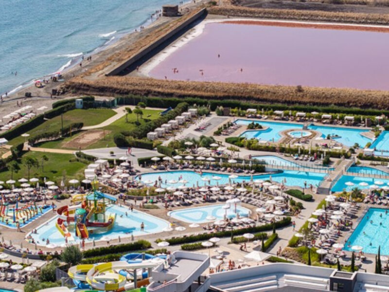 Wave Resort