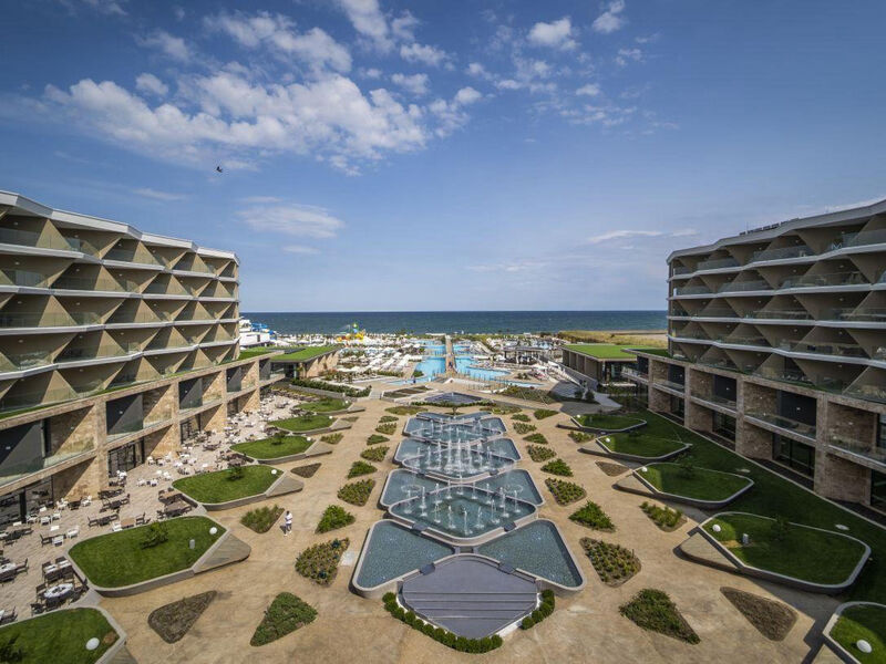Wave Resort