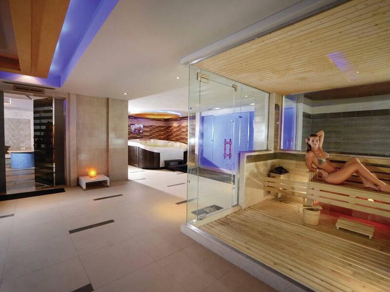Albatros White Beach Resort