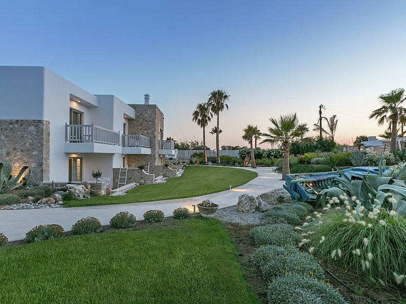 White Pearls Luxury Suites