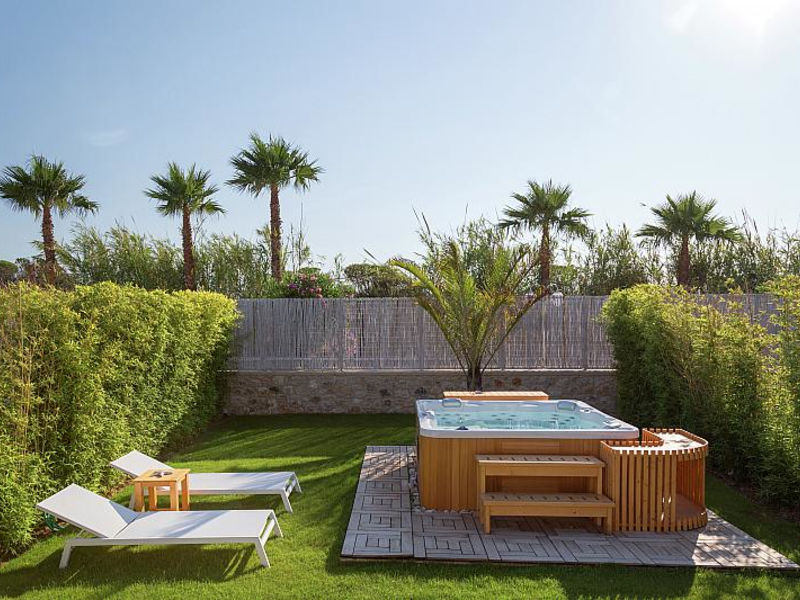 White Pearls Luxury Suites