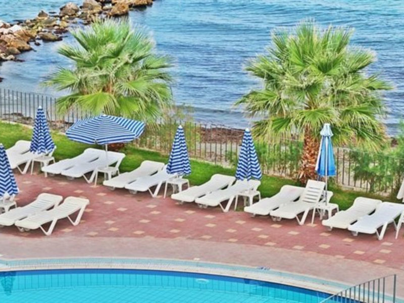 Xenos Kamara Beach