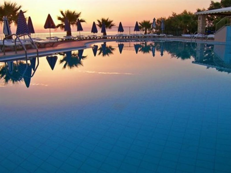 Xenos Kamara Beach