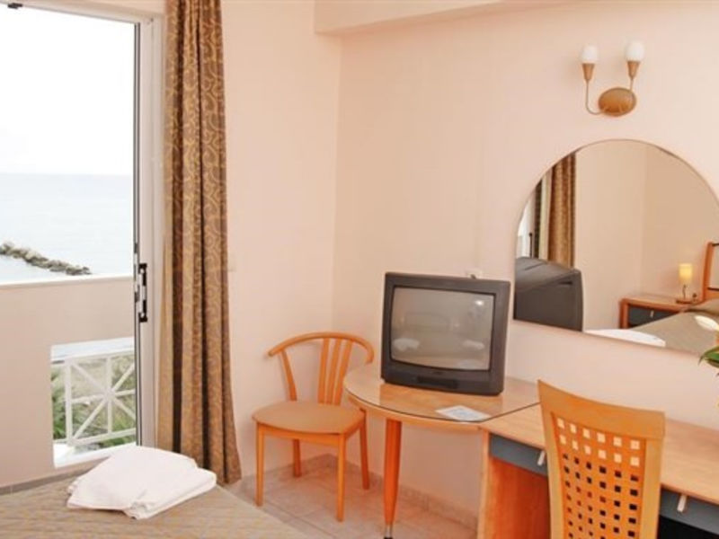 Xenos Kamara Beach