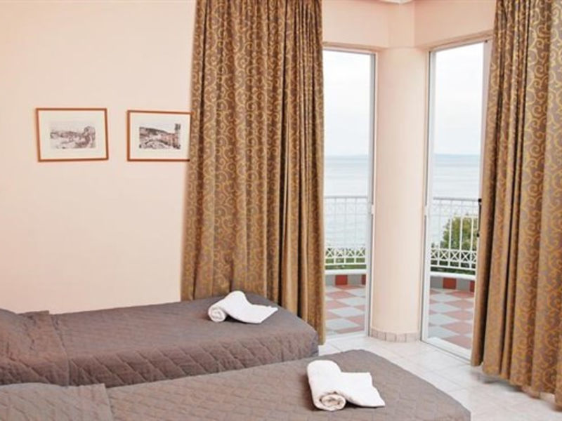 Xenos Kamara Beach