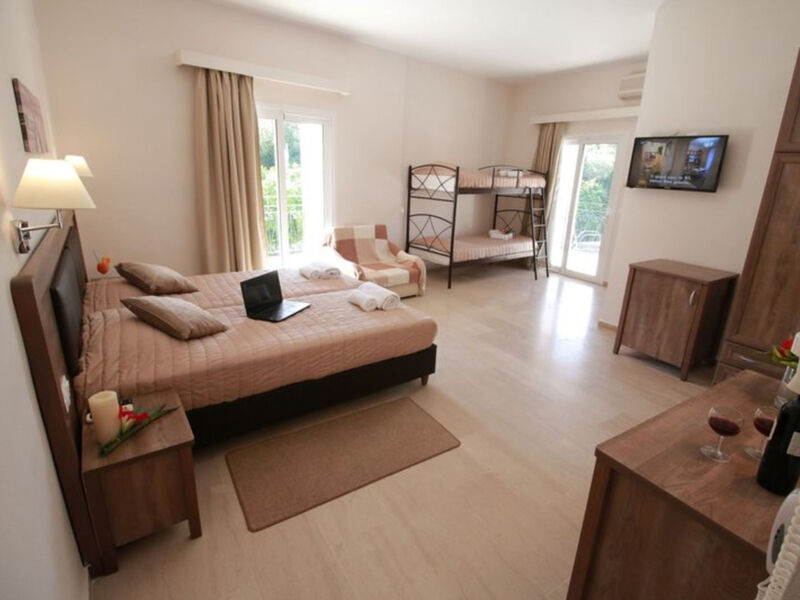 Yannis Hotel Ipsos