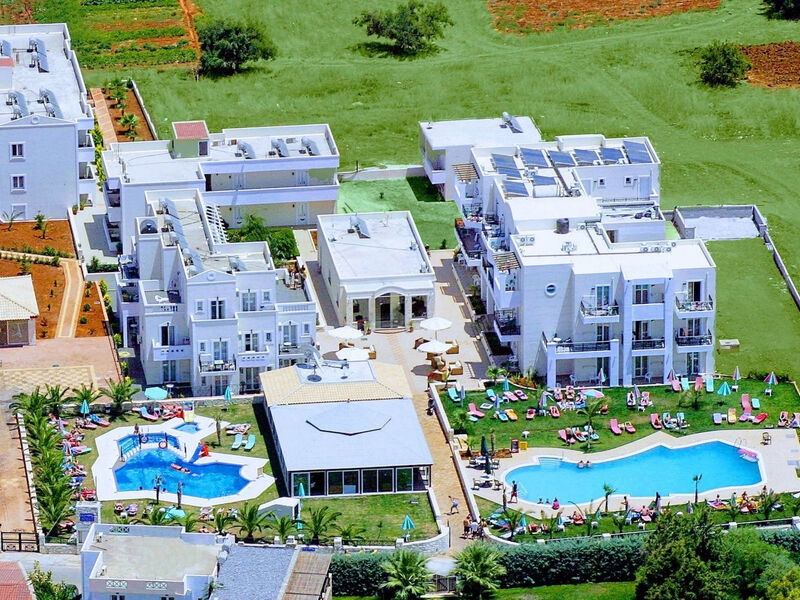 Yiannis Manos Resort