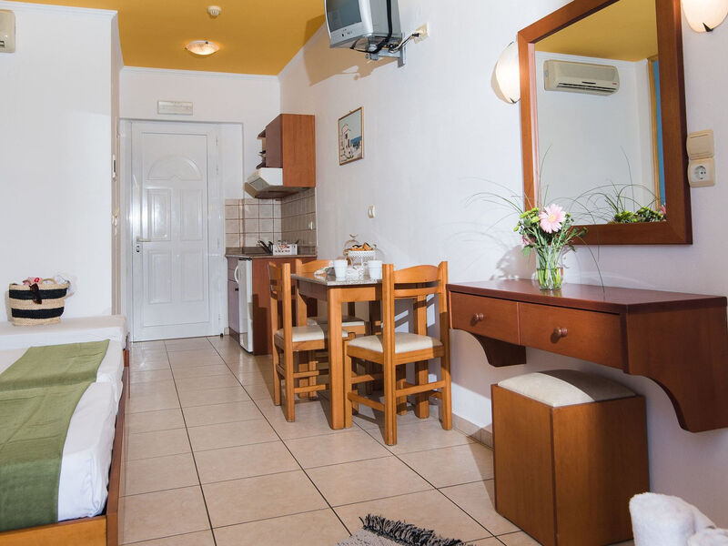 Yiannis Manos Resort
