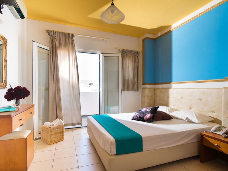 Yiannis Manos Resort