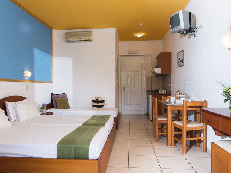 Yiannis Manos Resort