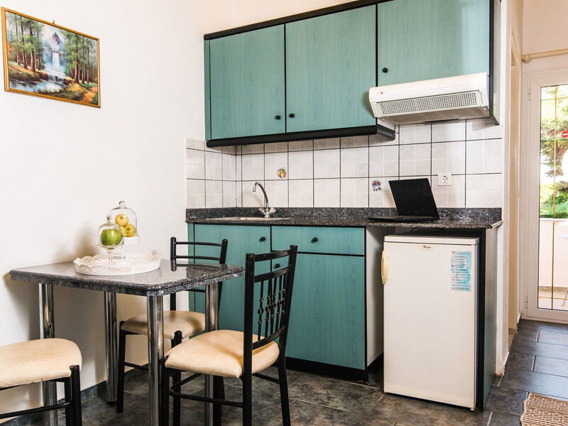 Yiannis Manos Resort