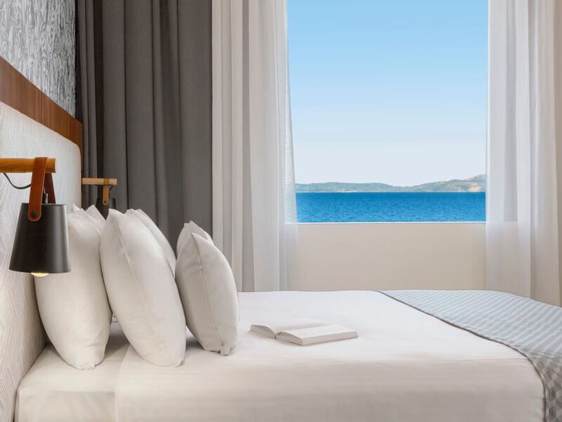 Zeus Essence Ramada Athens