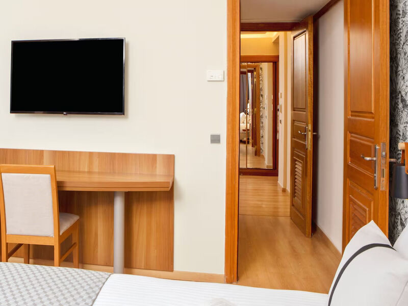 Zeus Essence Ramada Athens