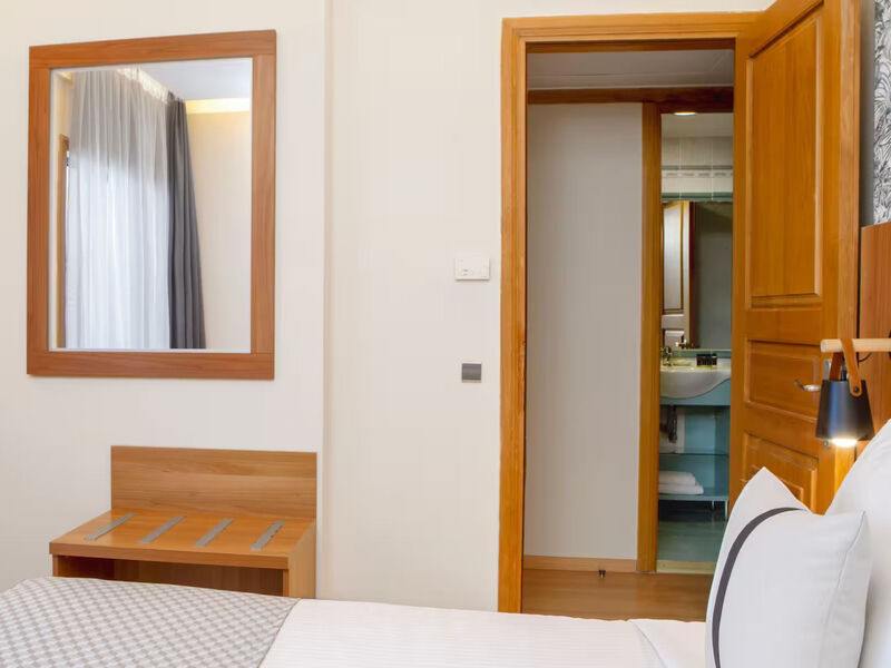 Zeus Essence Ramada Athens