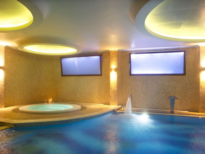 Zeus Essence Ramada Athens