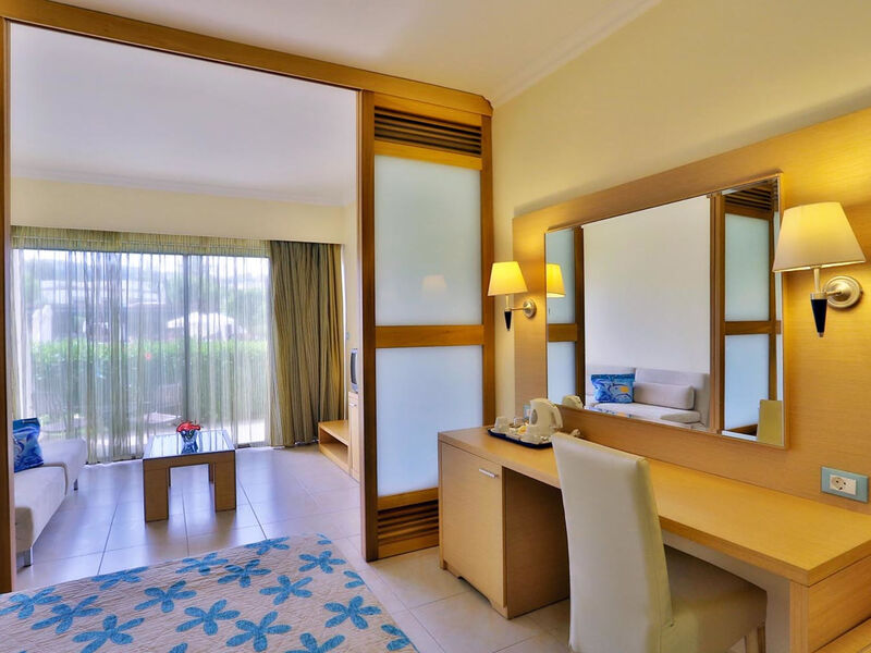 Zeus Hotels Sol By Melia Cosmopolitan
