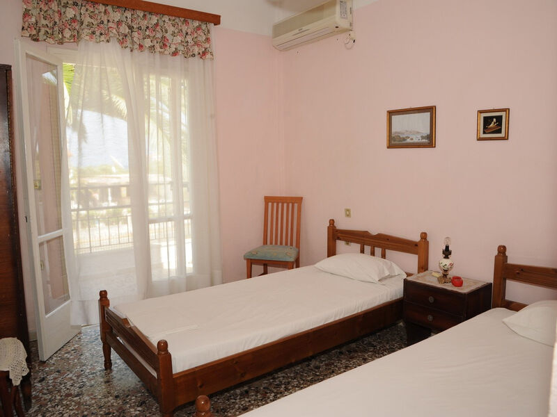 Captain'S Studios Apartments
