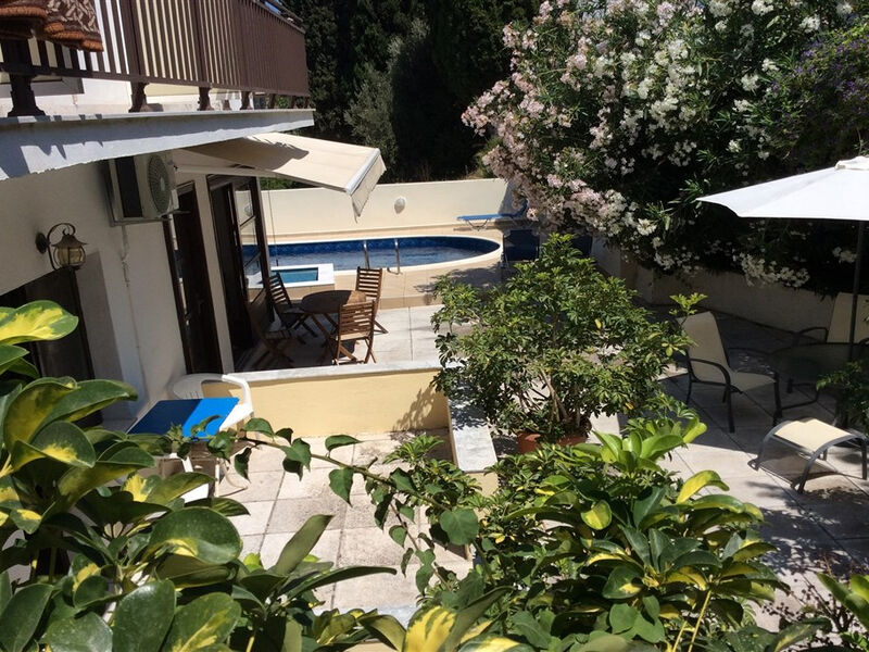 Studia a Apartmány Frini