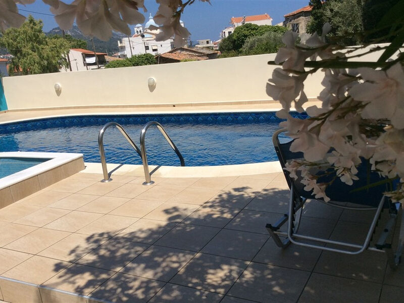 Studia a Apartmány Frini