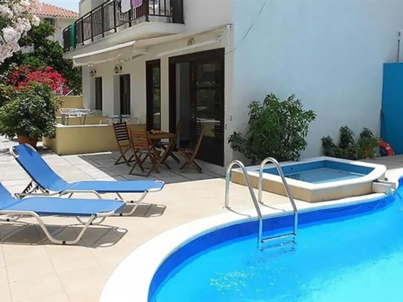 Studia a Apartmány Frini