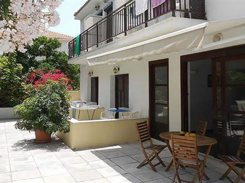 Studia a Apartmány Frini