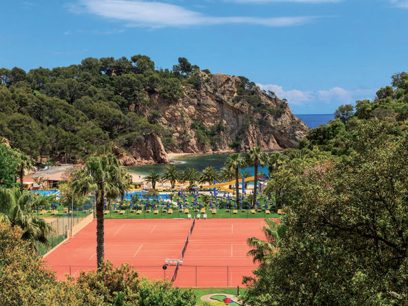 Giverola Resort