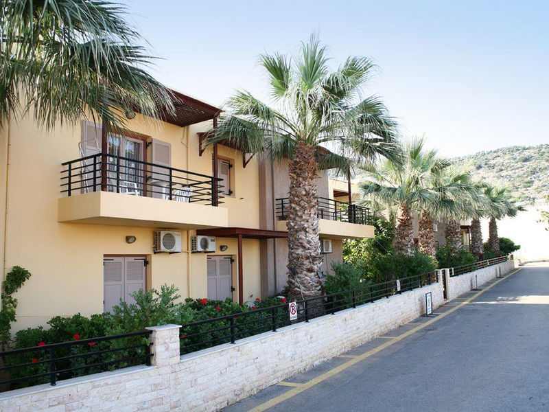 Latania Apt & Annex