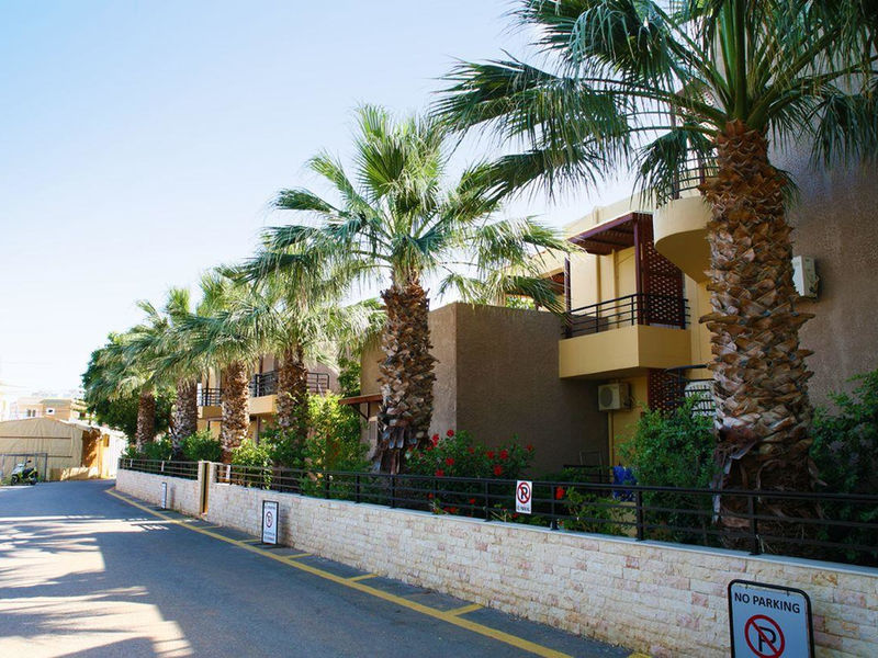 Latania Apt & Annex