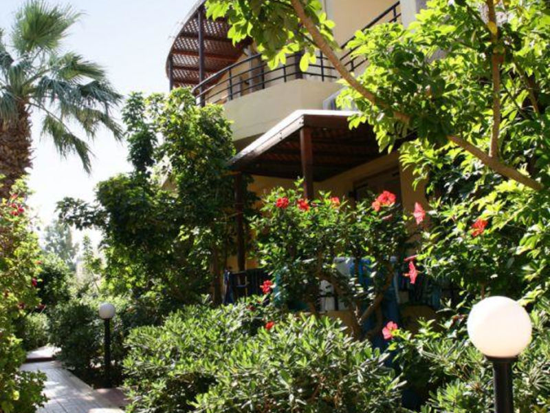 Latania Apt & Annex
