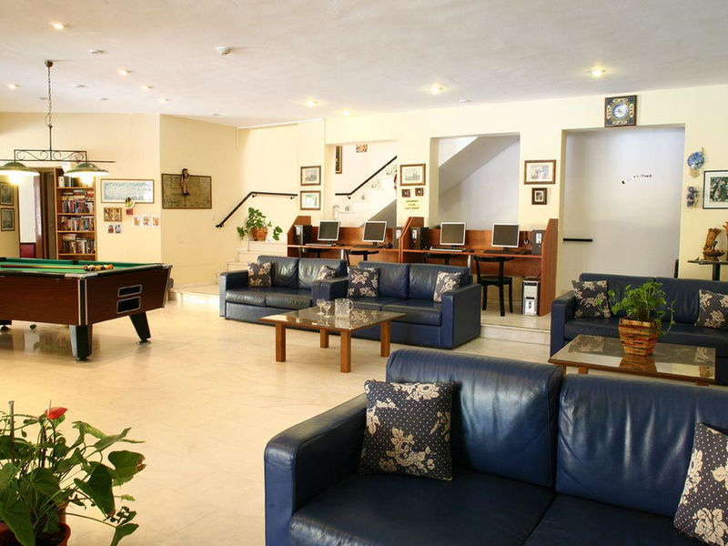 Latania Apt & Annex