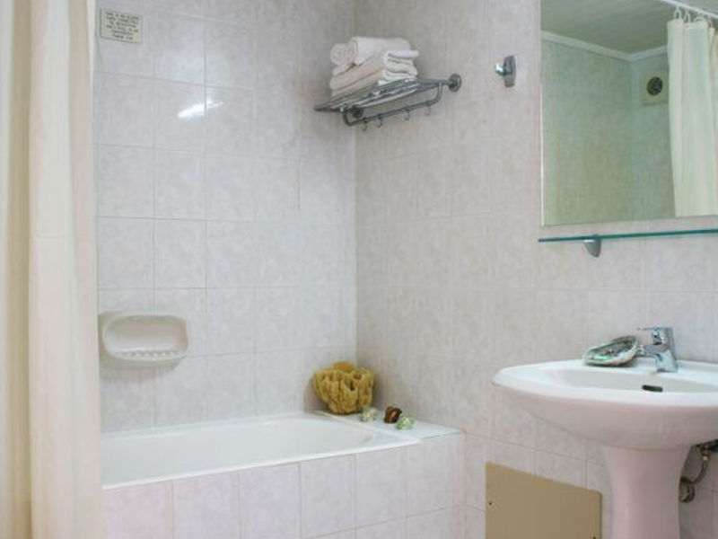 Latania Apt & Annex