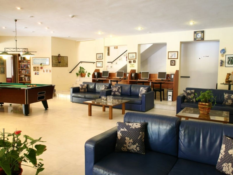 Latania Apt & Annex