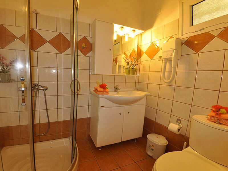 Mazis Apartments