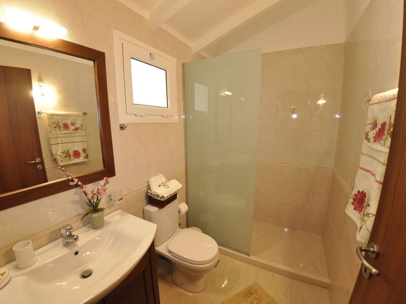Mazis Apartments