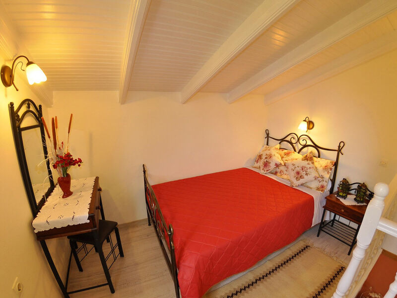 Mazis Apartments