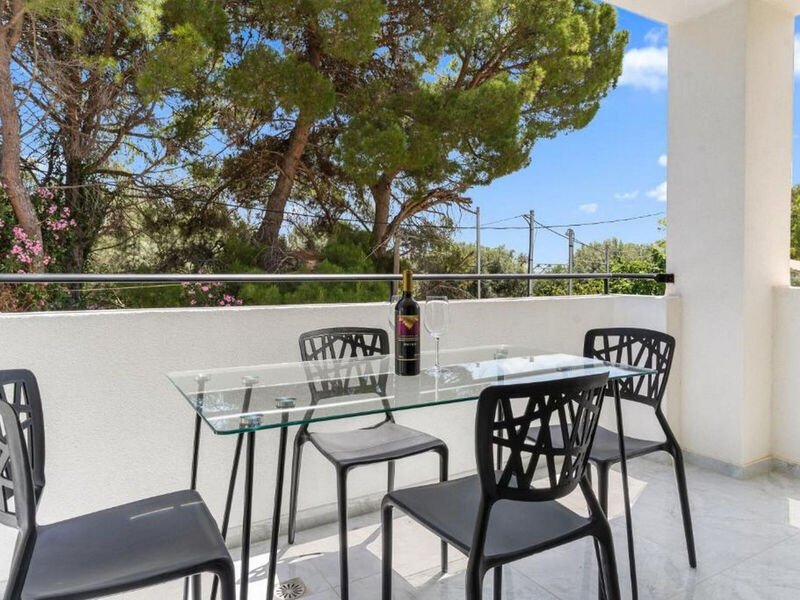 Miralis Apartments