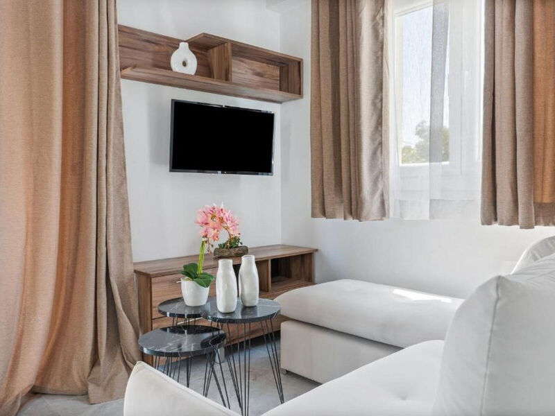 Miralis Apartments