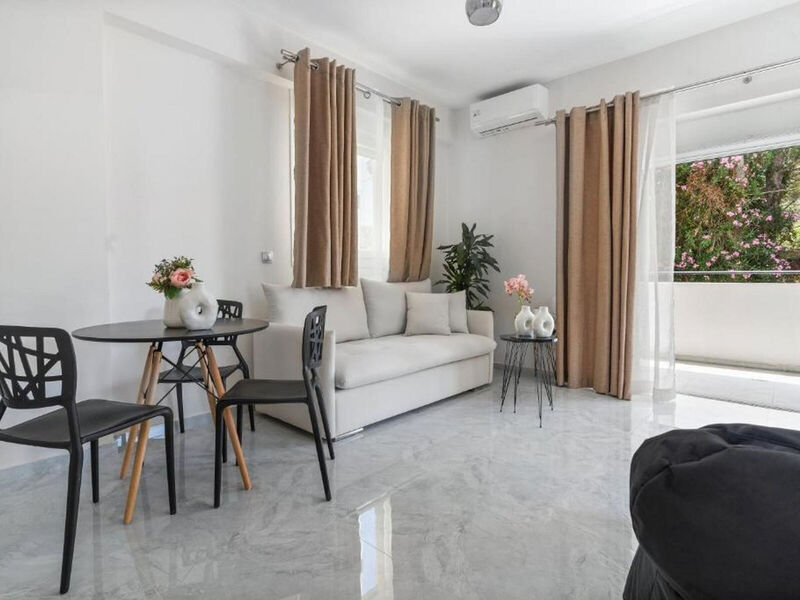 Miralis Apartments